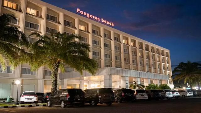 Menyelami Keindahan dan Fasilitas Hotel Pangeran Beach Padang